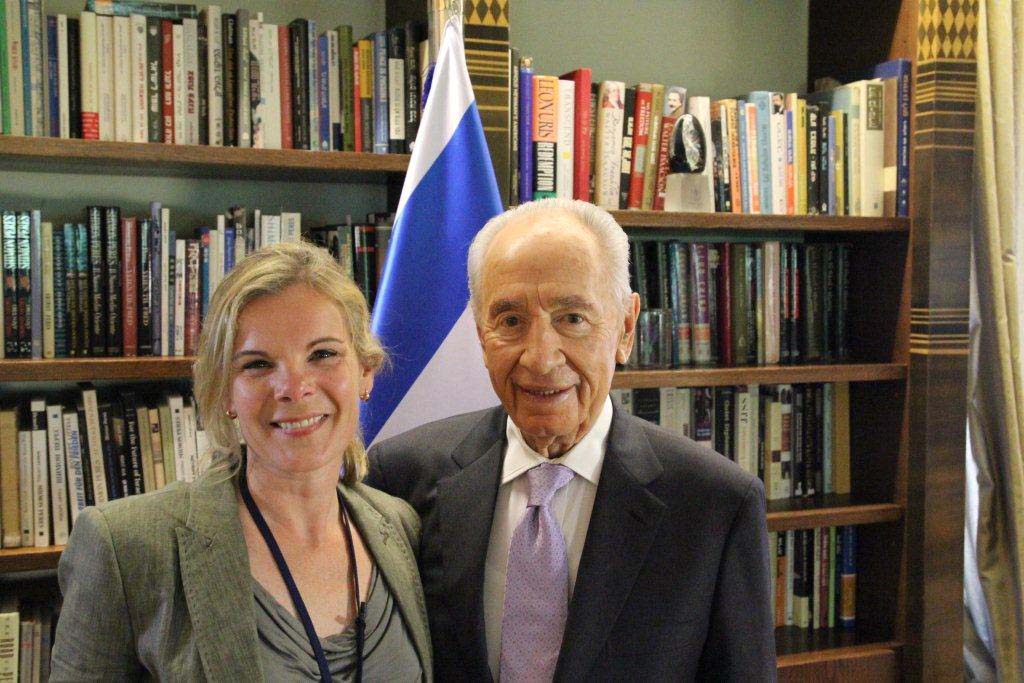 Peres-4-BEW.jpg